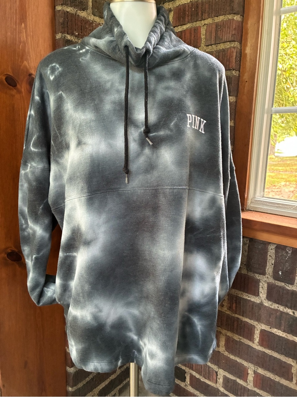 PINK Victoria's Secret Black & Gray Tie-Dye pullover mock neck sweatshirt